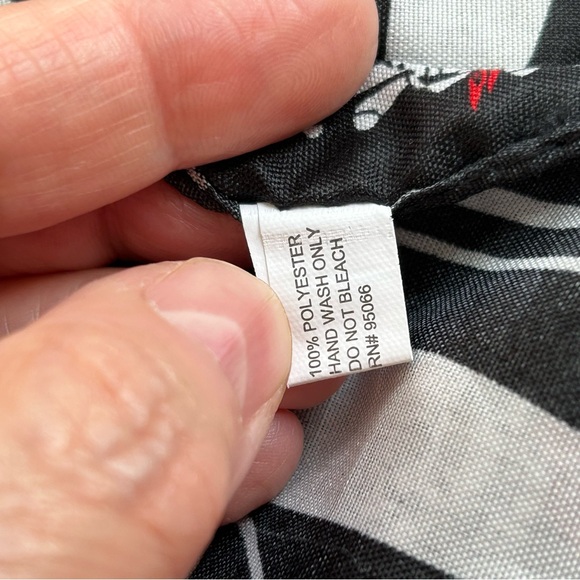 Pirate Skull & Crossbones Bandana Scarf Handkerchief - Picture 7 of 7